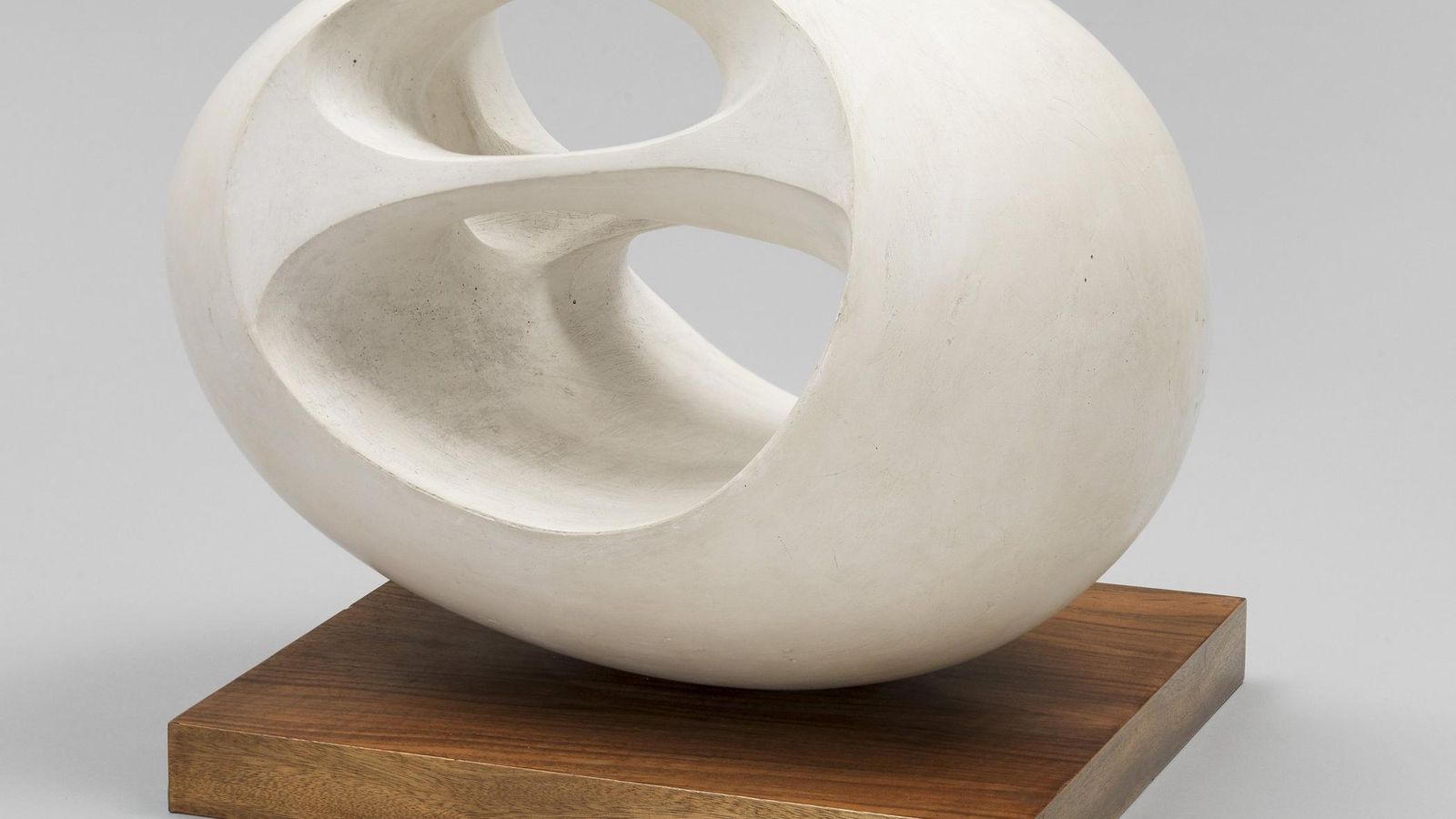 'Escultura ovalada nº 2', 1943, vaciado de 1956, de Barbara Hepworth.