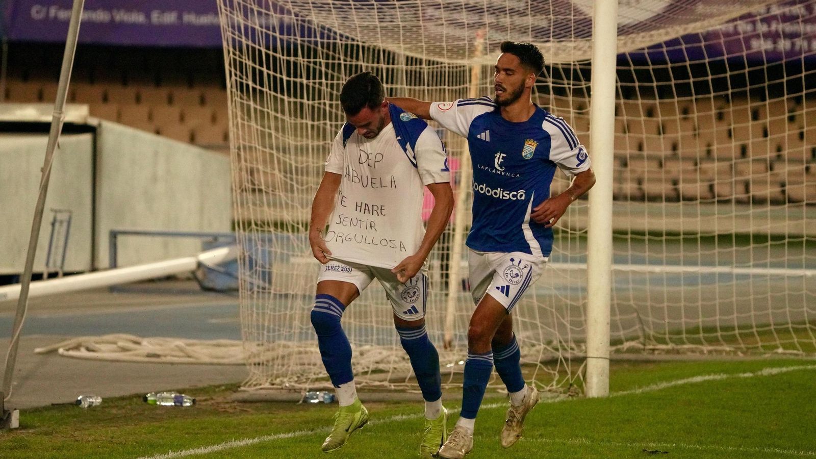 Emotiva celebración de Nené tras conseguir el gol del triunfo del Xerez Deportivo sobre el Águilas