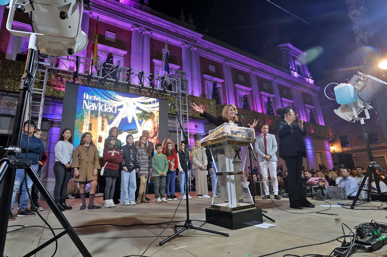 Imágenes de la nevada y alumbrado navideño en Huelva
