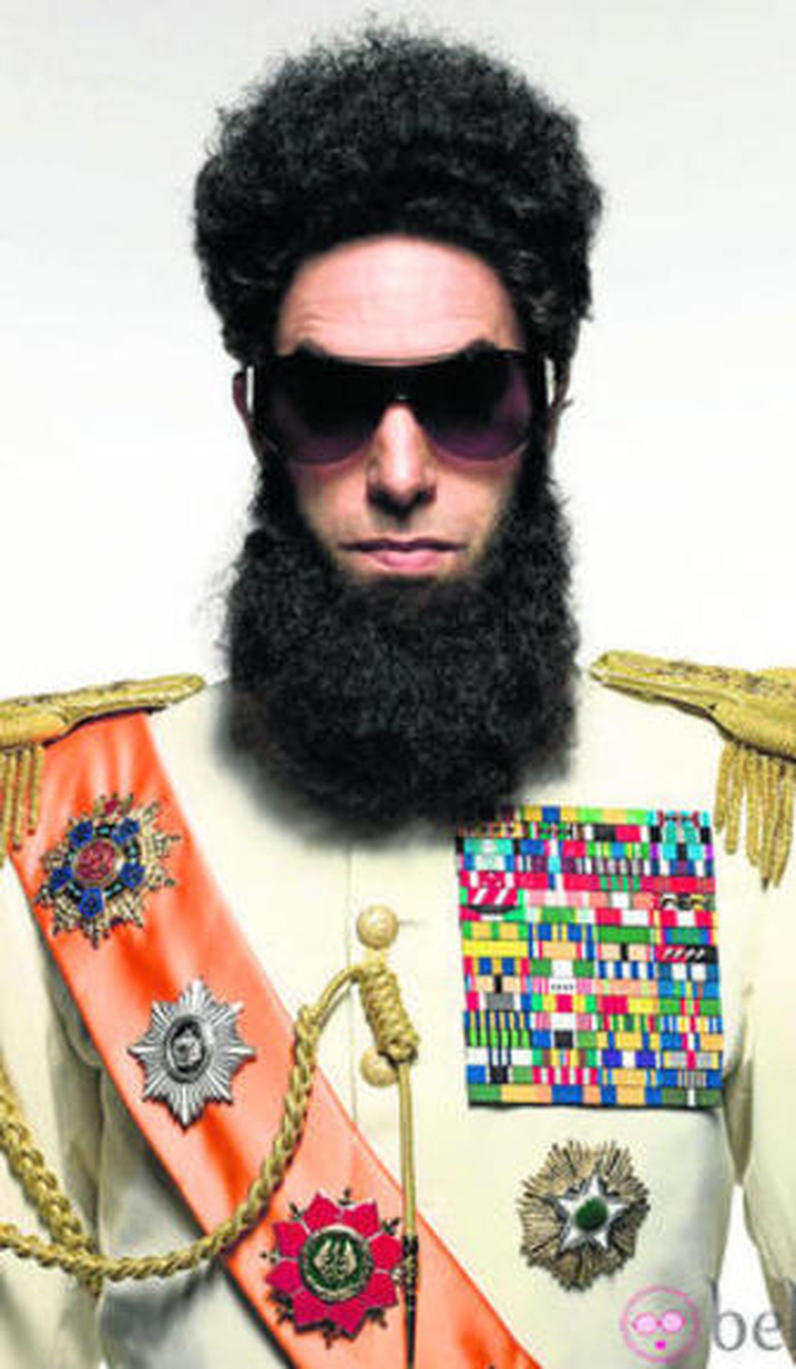 Sacha Baron Cohen caracterizado como el tirano árabe de la película.