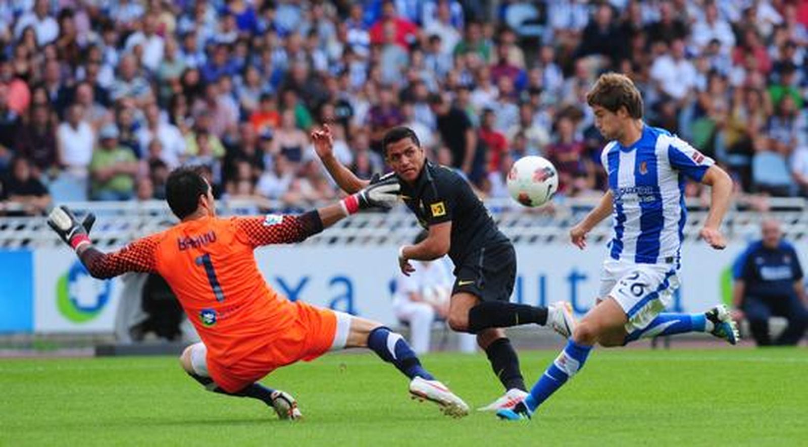 El Barcelona 'pincha' por primera vez en la temporada ante la Real Sociedad. / AFP