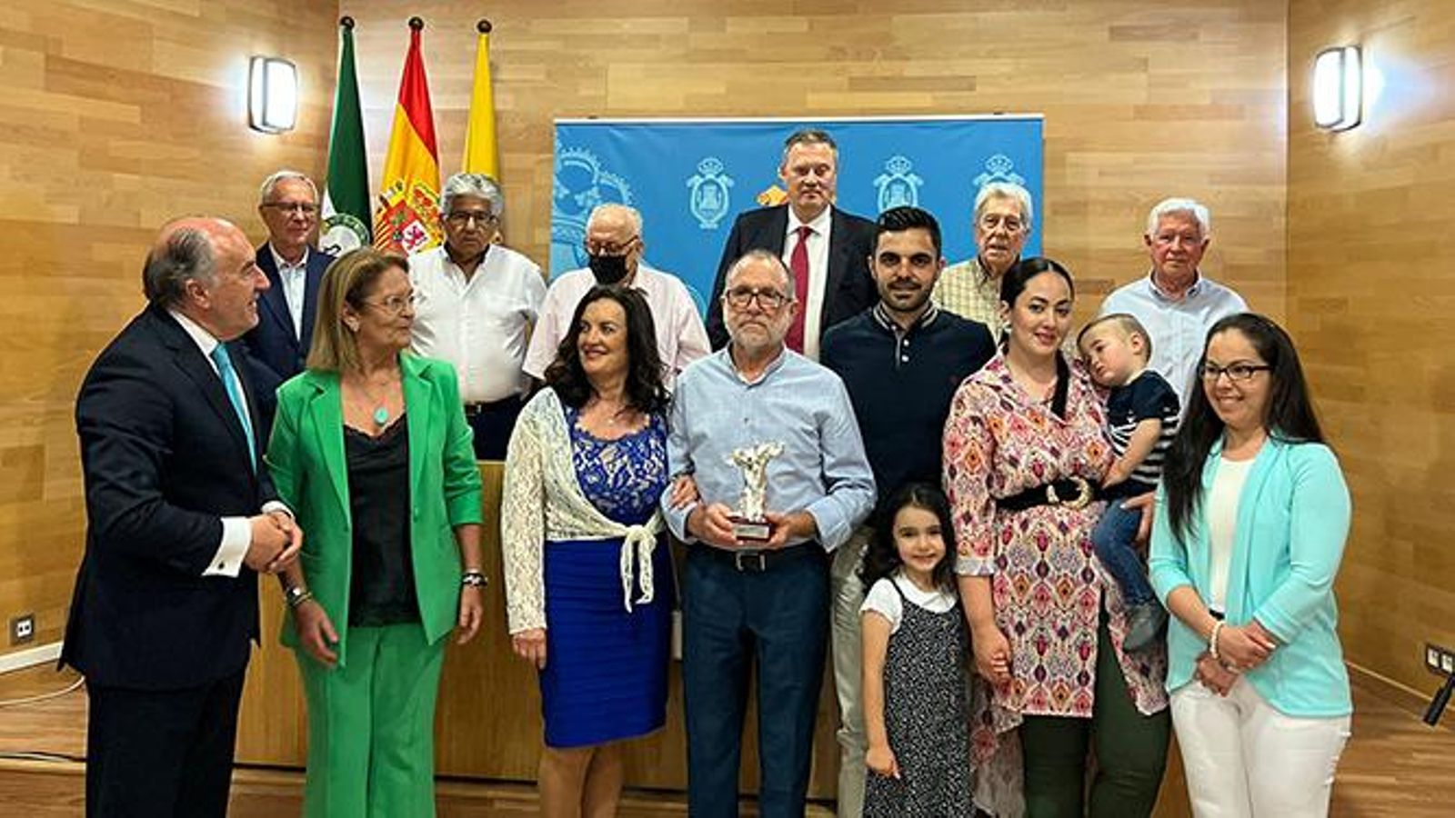 José Manuel Serrano, en el centro, con el Especial de Pura Cepa.