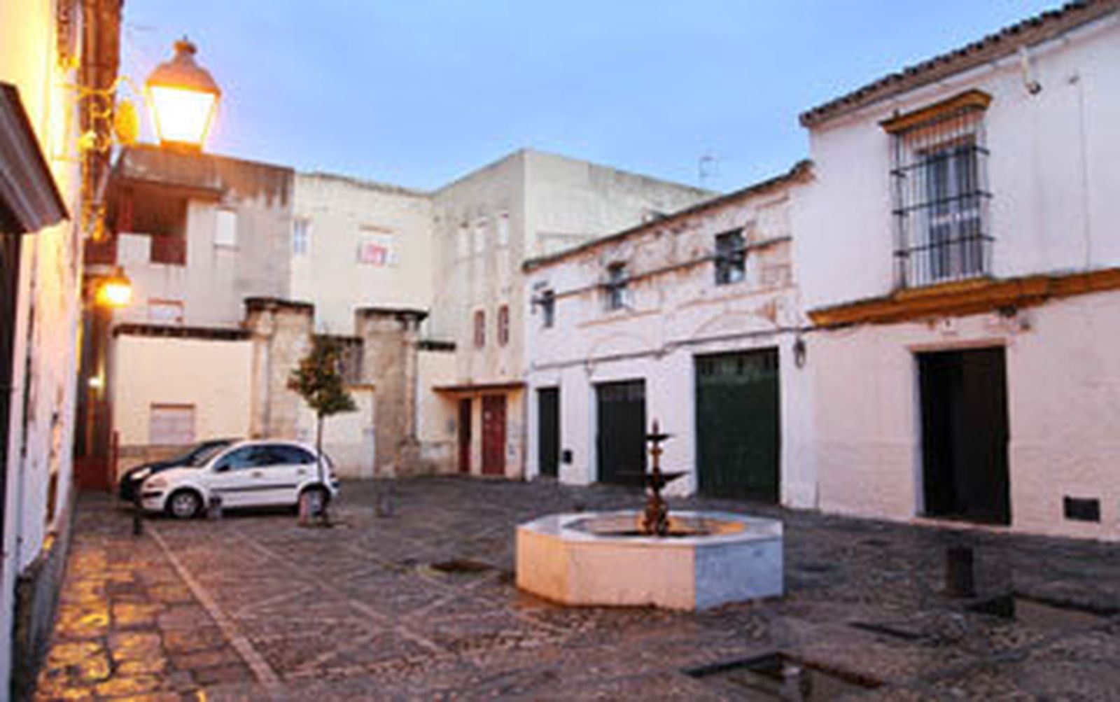 El Ayuntamiento añade el nombre de Ramón Chaveli a la plaza Mirabal