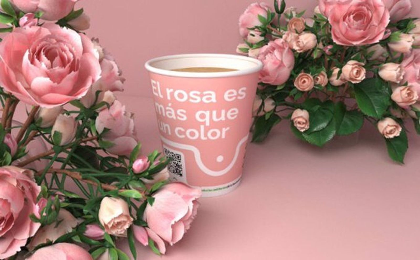 Imagen de uno de los vasos rosas de café lanzados por Alliance Vending para concienciar sobre el cáncer de mama