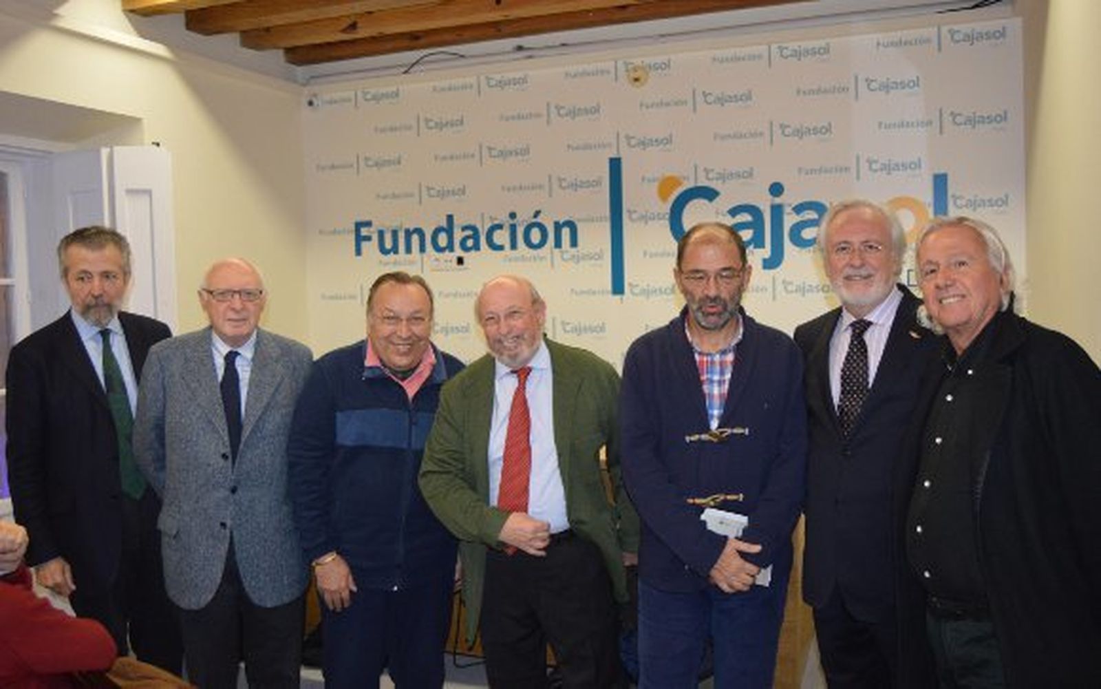 Hernán Cortés, José Pedro Pérez-Llorca, Paco Cepero, Enrique García-Agulló, Fernando Santiago, Enrique Montiel y Julio Malo de Molina.

Foto: Ignacio Casas de Ciria