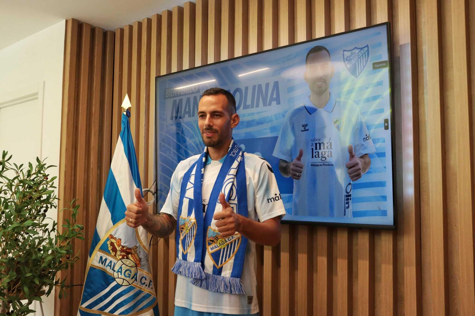 La presentación de Manu Molina como nuevo jugador del Málaga CF La presentación de Manu Molina como nuevo jugador del Málaga CF