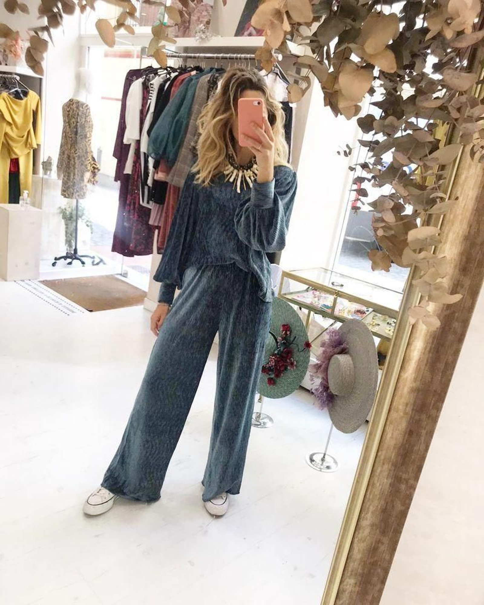 Uno de los conjuntos que muestra en Instagram El Vestuario.