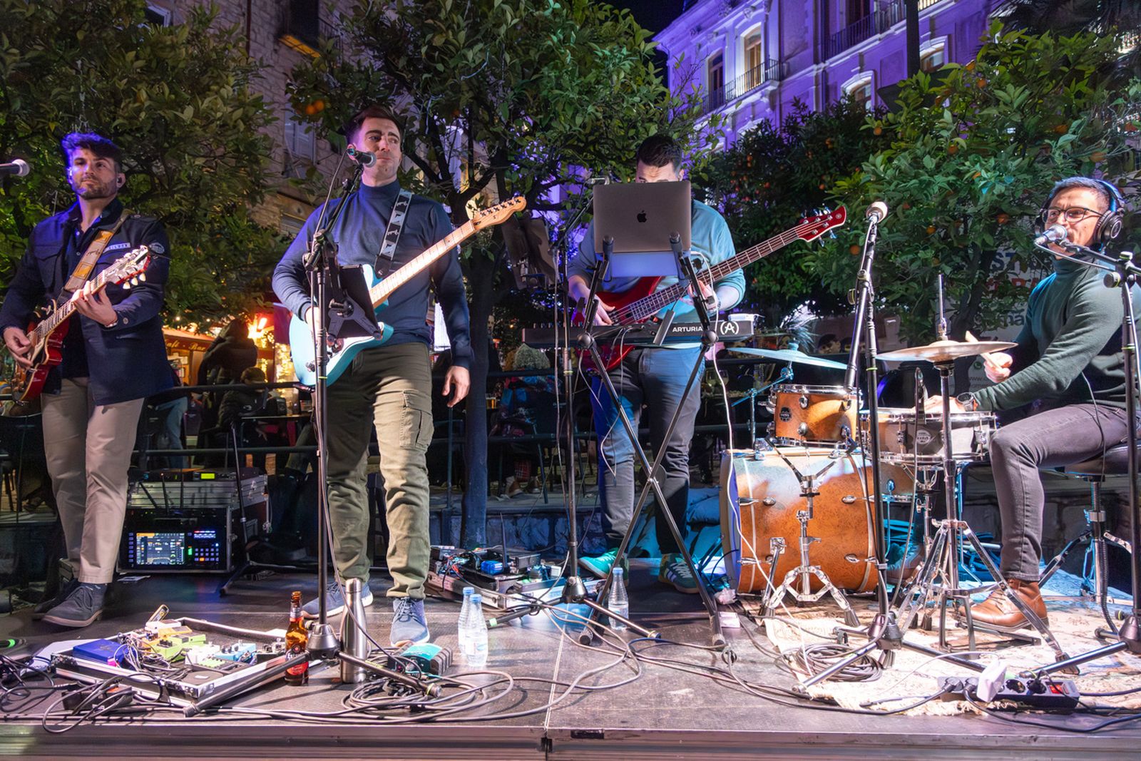 Así disfruta Jaén del concierto extraordinario a pie de calle: "Único Pop Rock"