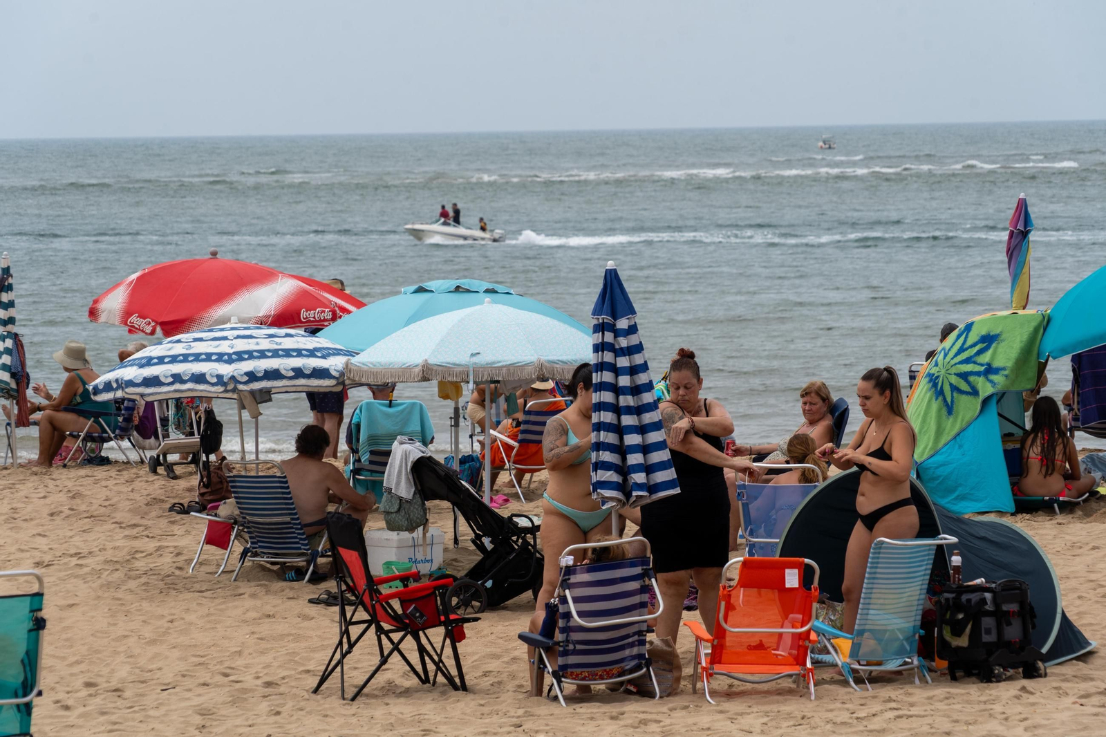 La mañana nublada en las playas de El Portíl