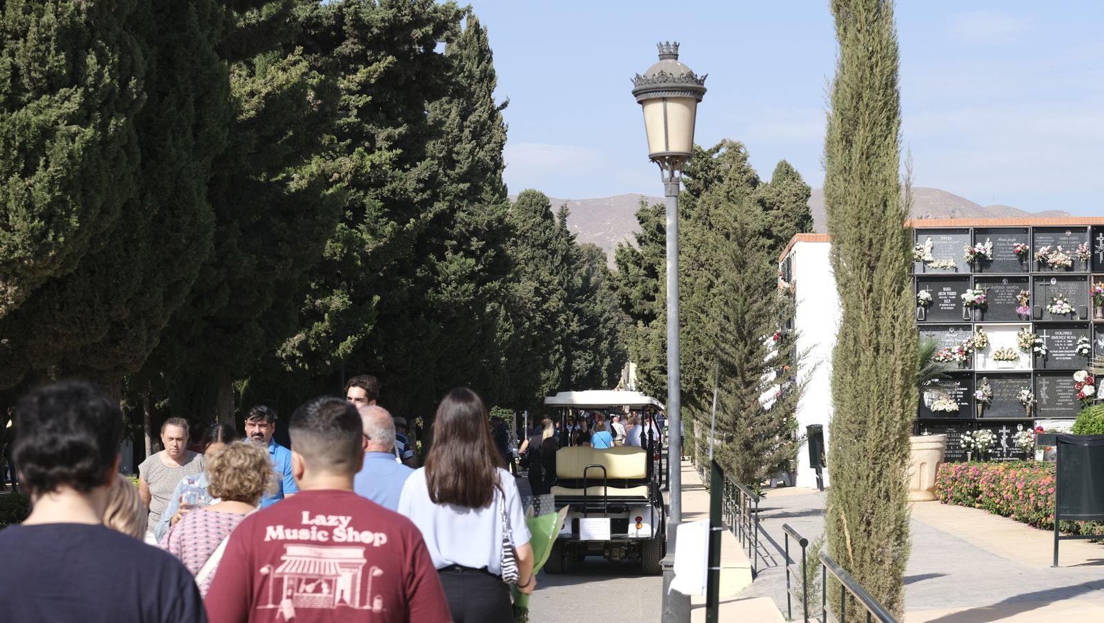 Imágenes del Día de Todos los Santos en el Cementerio de San José de Almería