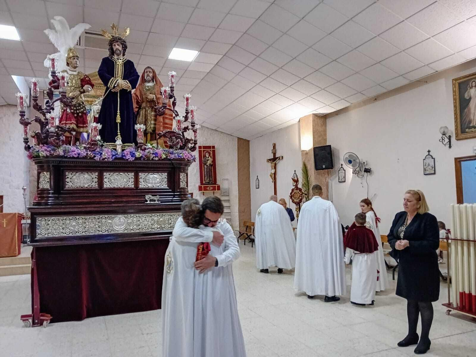 Las imágenes del Martes Santo en Chiclana 2024: El Amor y Afligidos