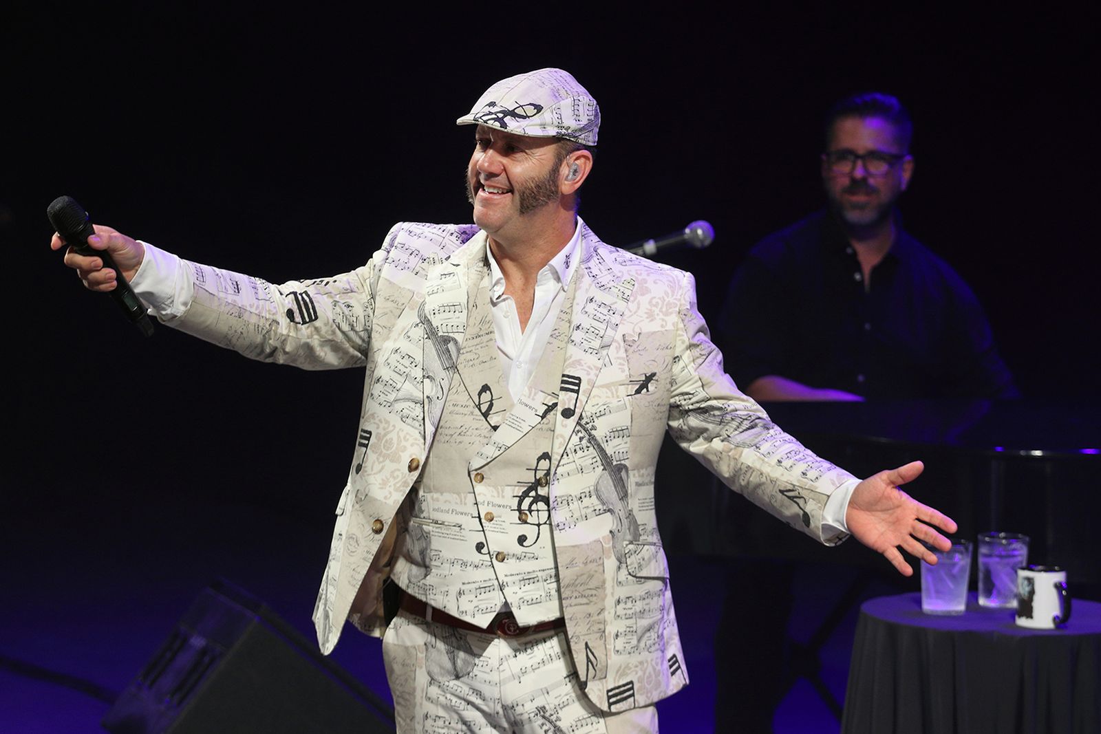 Paco Candela gustó mucho en su recital en Almería.