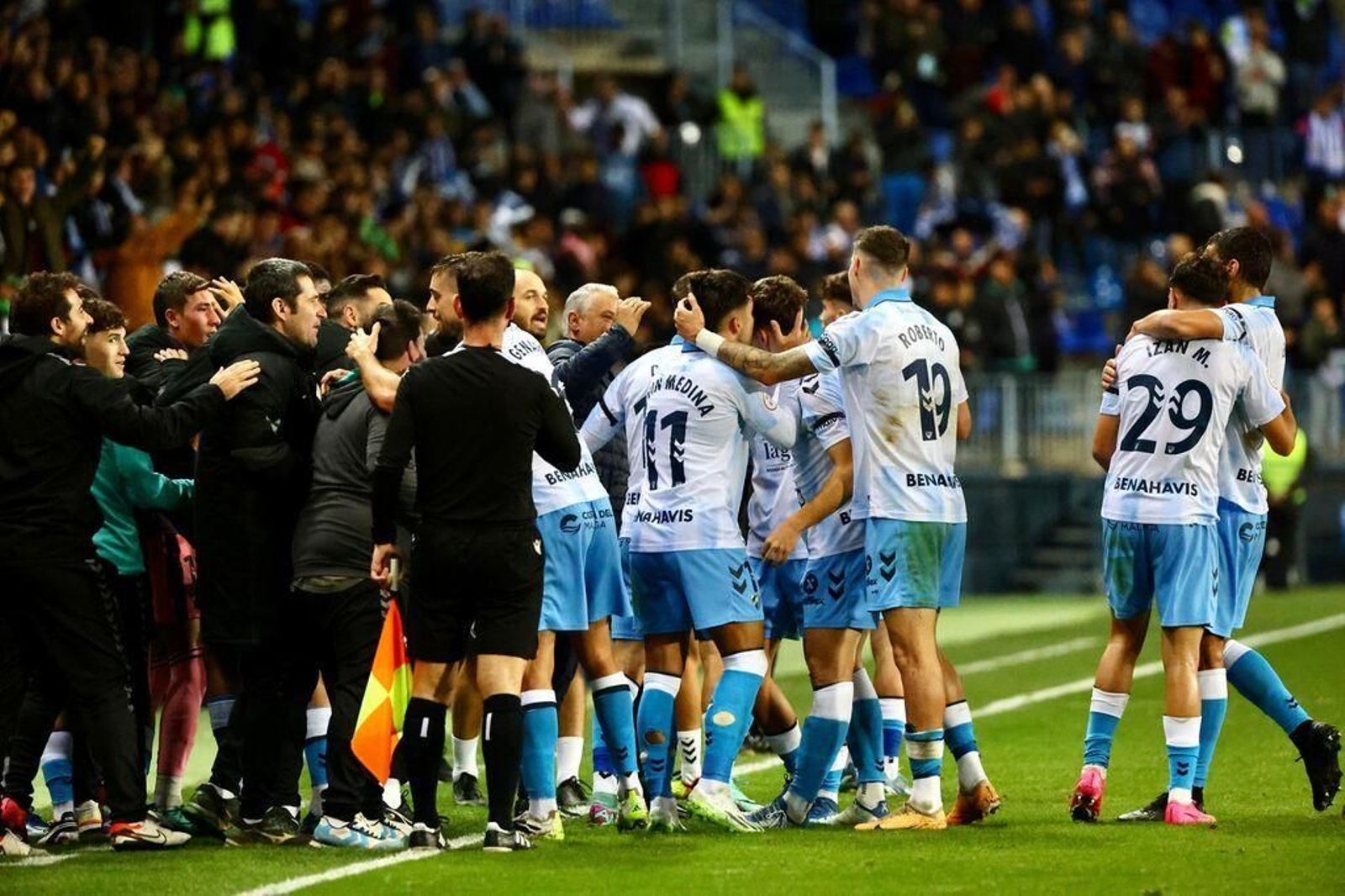 El Málaga CF, más piña que nunca ante las adversidades El Málaga CF, más piña que nunca ante las adversidades