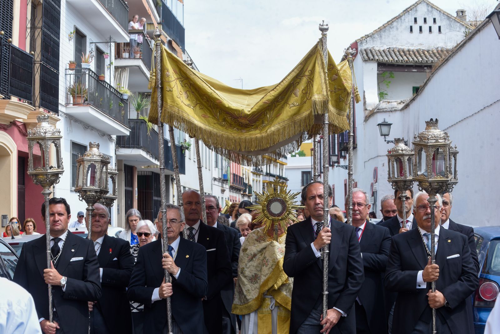 La procesión eucarística de la Parroquia de San Lorenzo, en imágenes