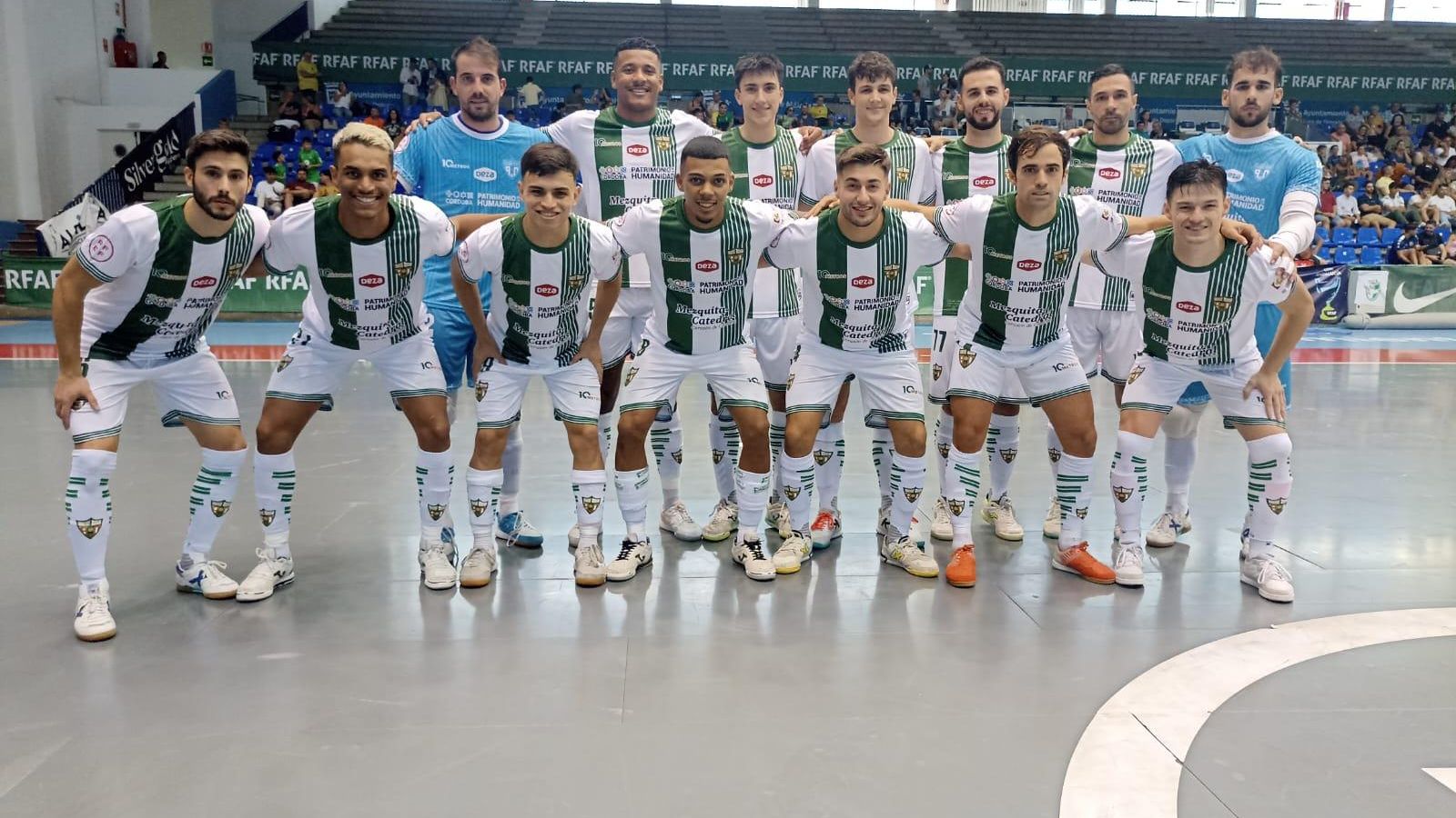 Formación del Córdoba Futsal antes del envite ante el Betis.