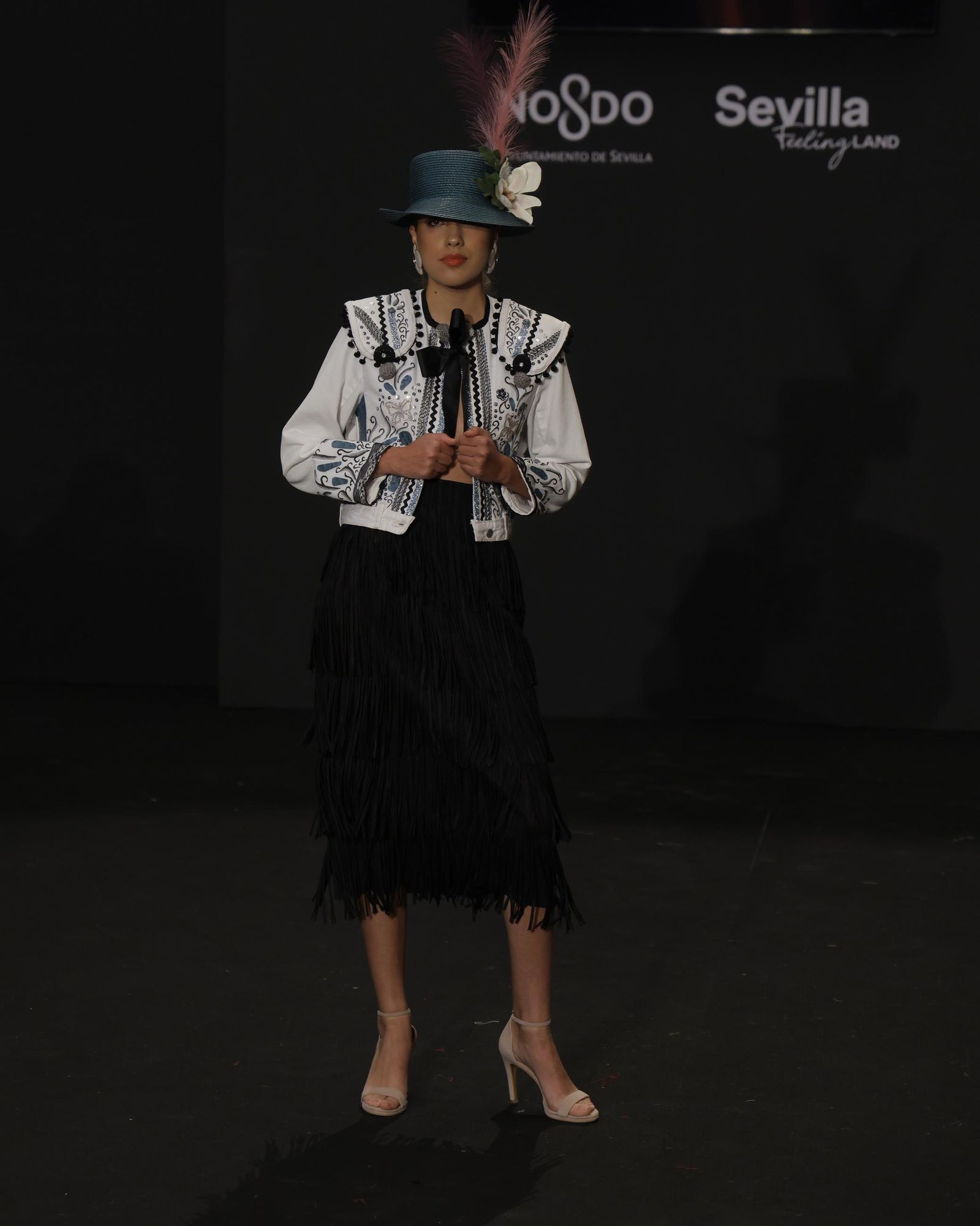 Emprende Lunares, el desfile de moda flamenca de Marga FBI, que anticipa la Feria de Abril: todas las fotos.