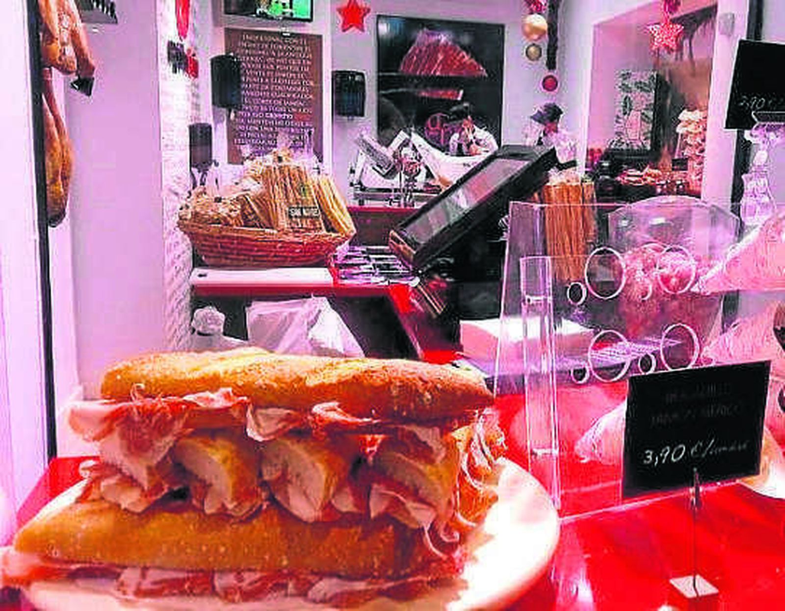 Bocadillos de jamón en la calle Compañía