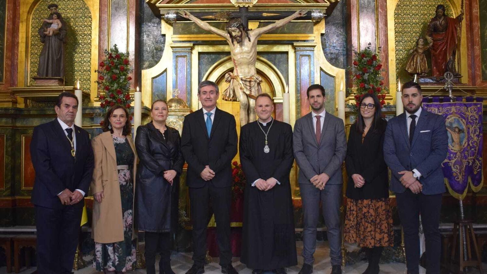 El alcalde Manuel Cortés y alguno de sus ediles acudieron a la cita con motivo de la celebración del cuarto siglo del Cristo de la Expiración.