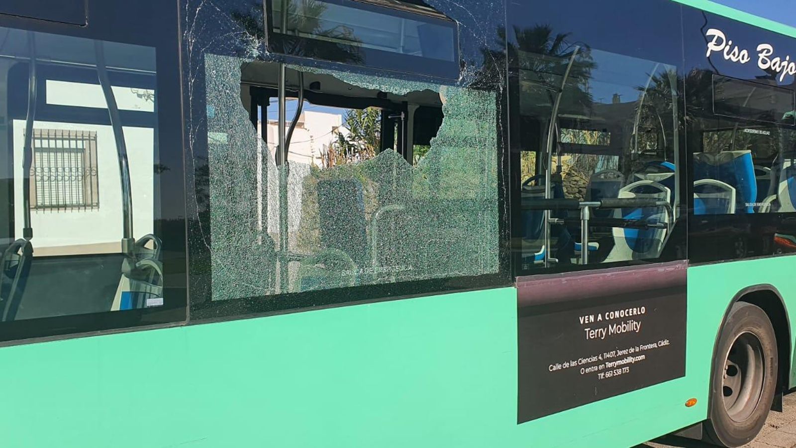 Otra de los vehículos a los que les han fracturado lunas.