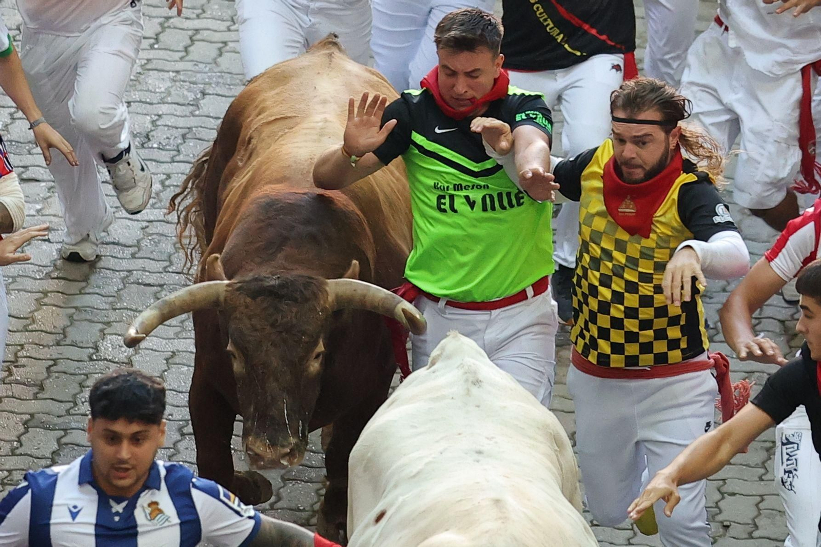 La bravura de Tarifa se hace notar en Pamplona: tres heridos en un encierro con toros de La Palmosilla