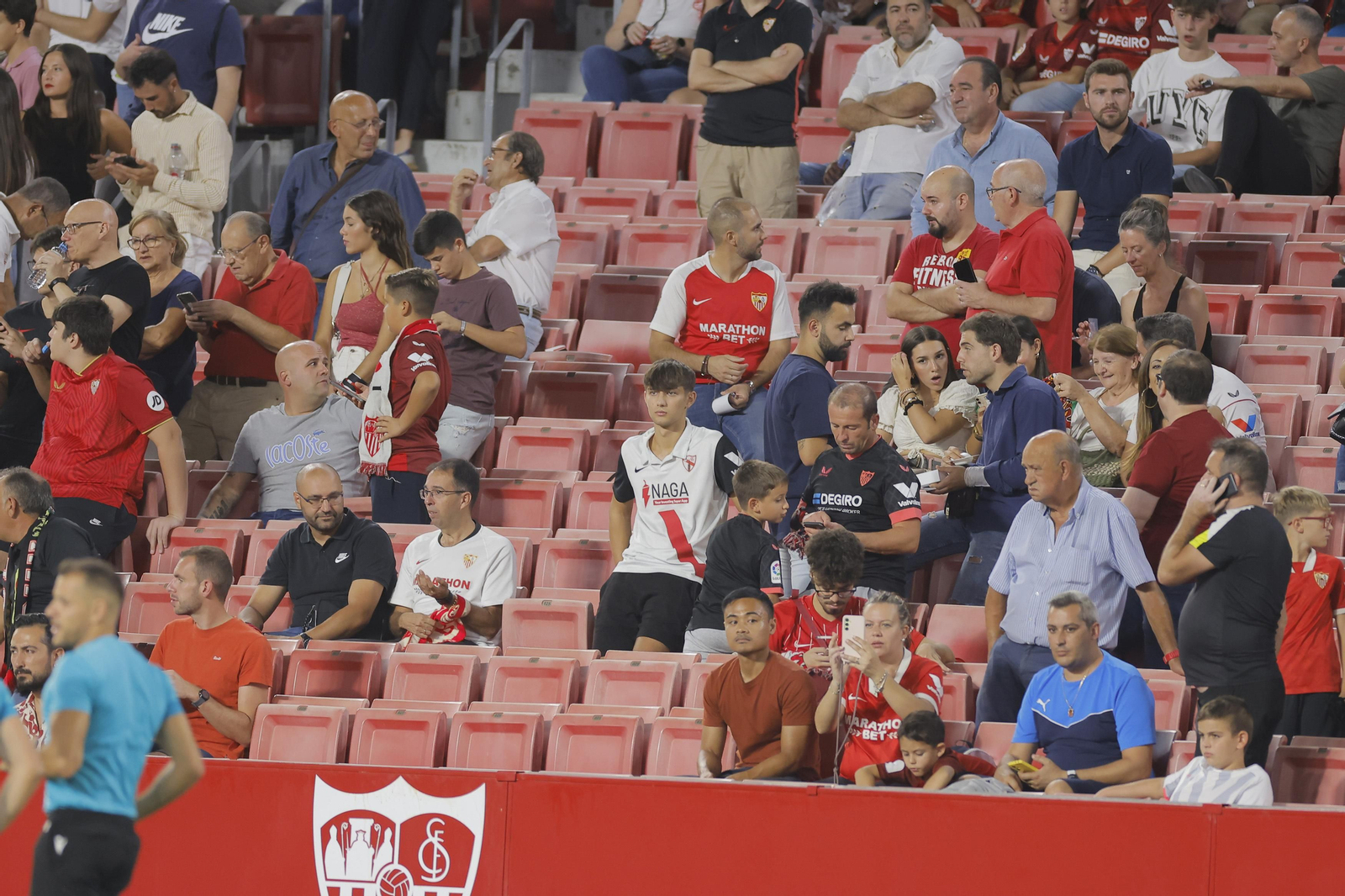 Búscate en las fotos del Sevilla-Rayo