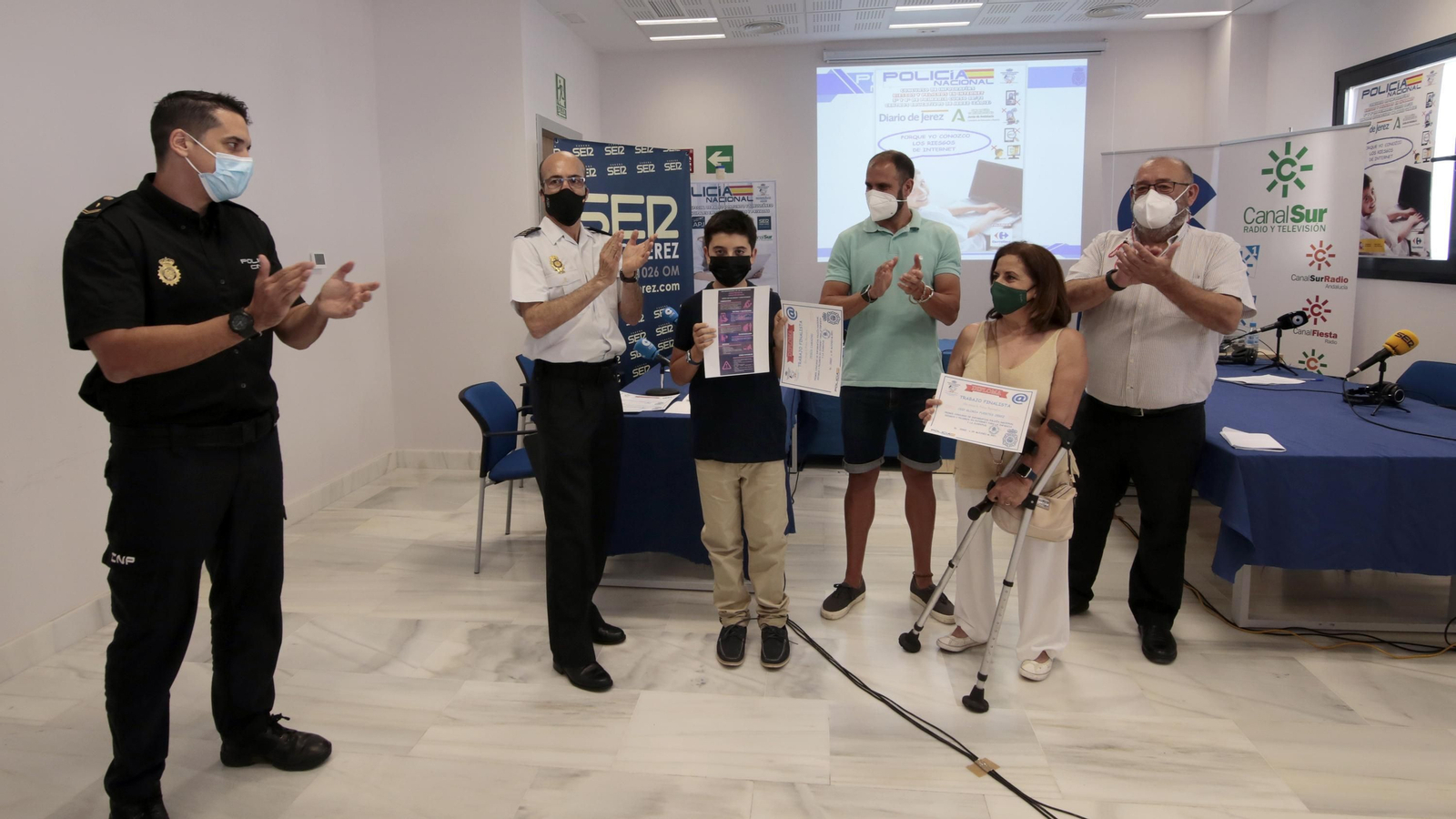 Premios del concurso escolar de infografías sobre riesgos de internet de Diario de Jerez y Policia Nacional