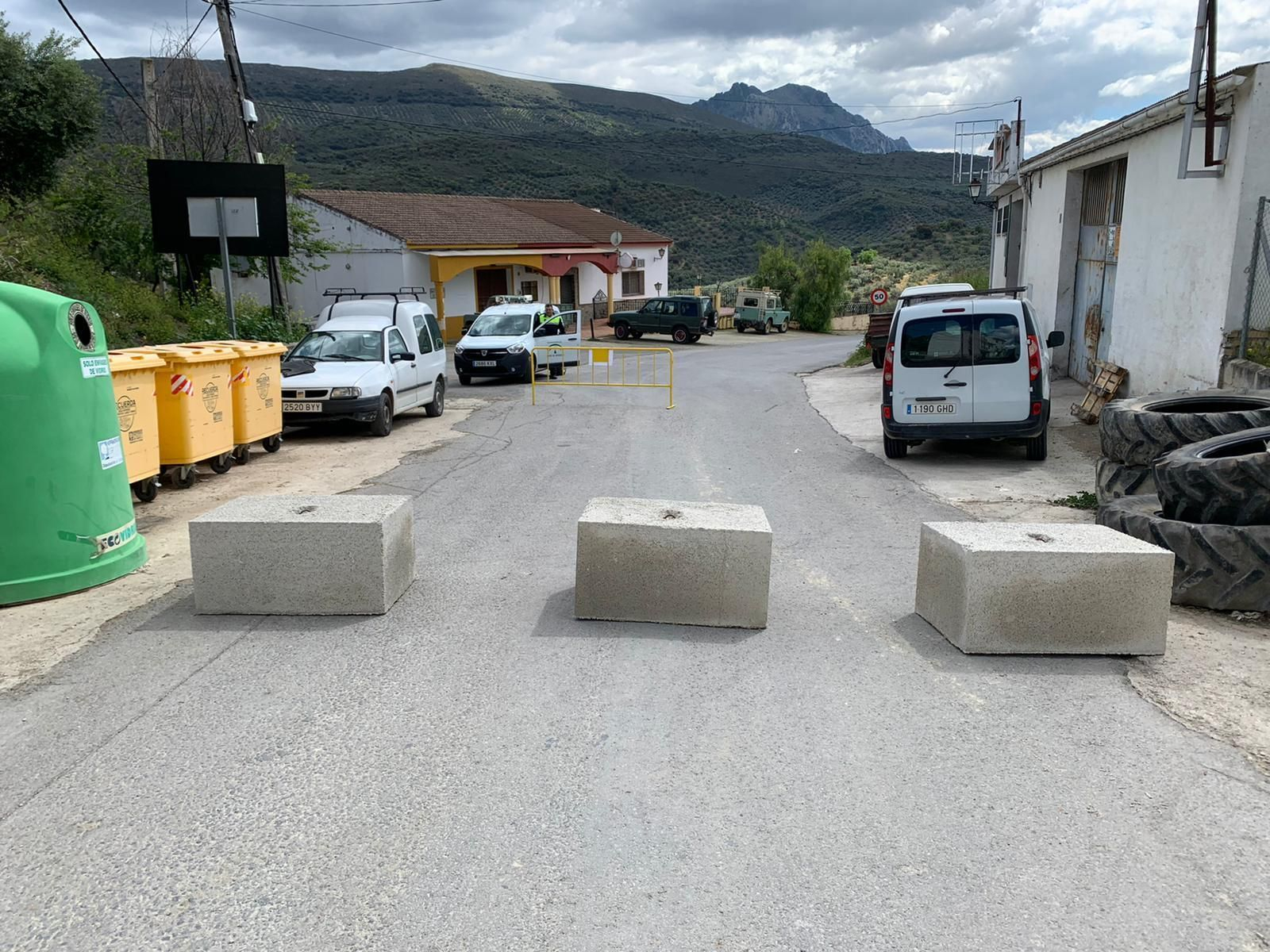 Acceso prohibido en la calle San Isidro de Carcabuey.