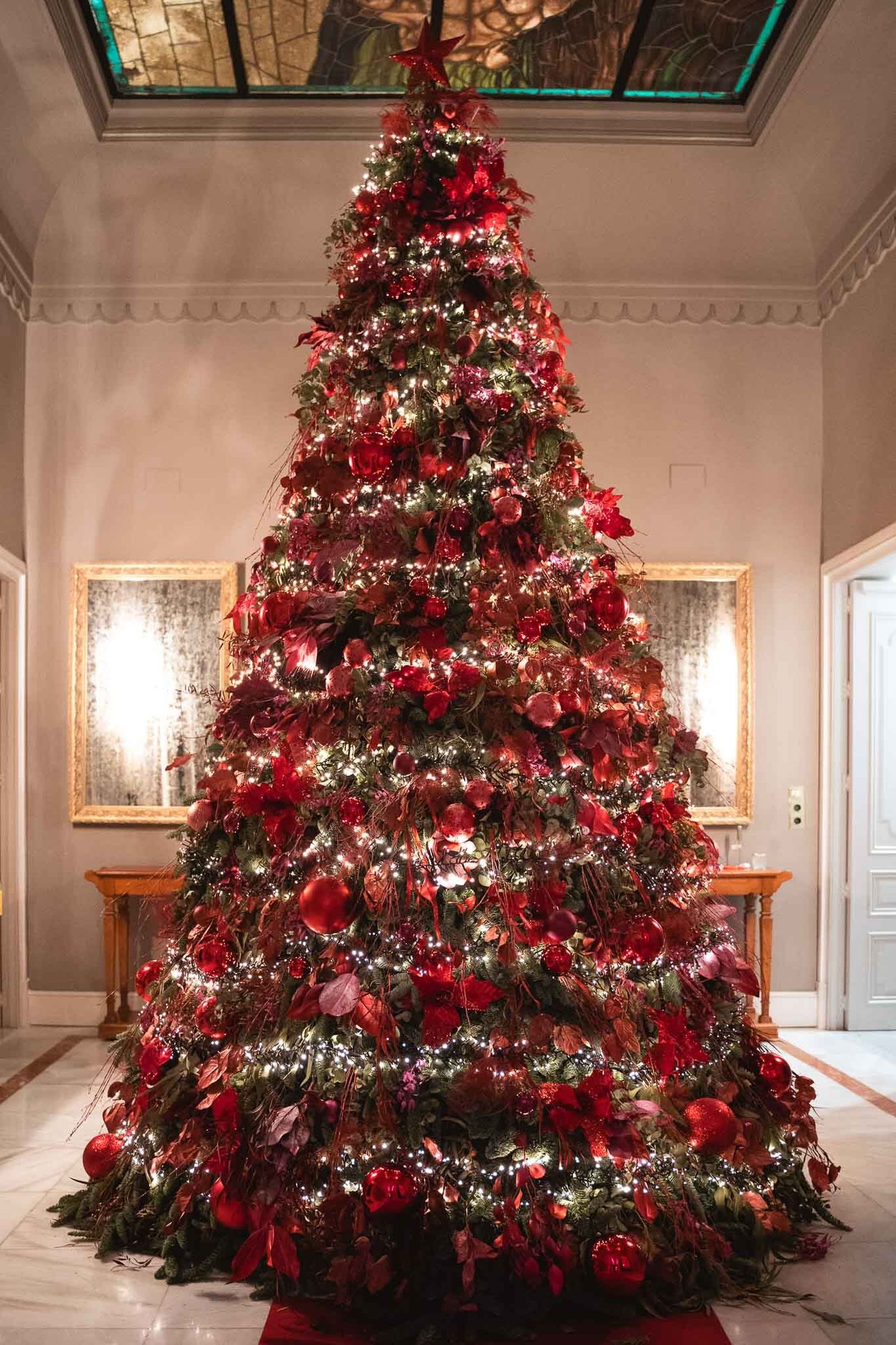 Un abeto navideño de cuatro metros de altura dará la bienvenida a los comensales
