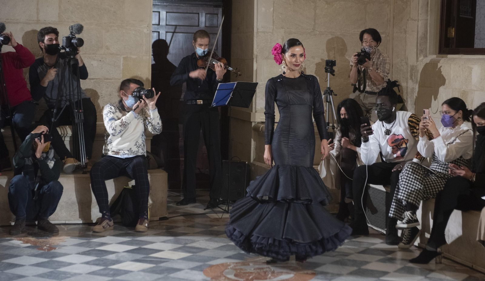 El desfile de moda flamenca Uniqo Qlamenco, en imágenes