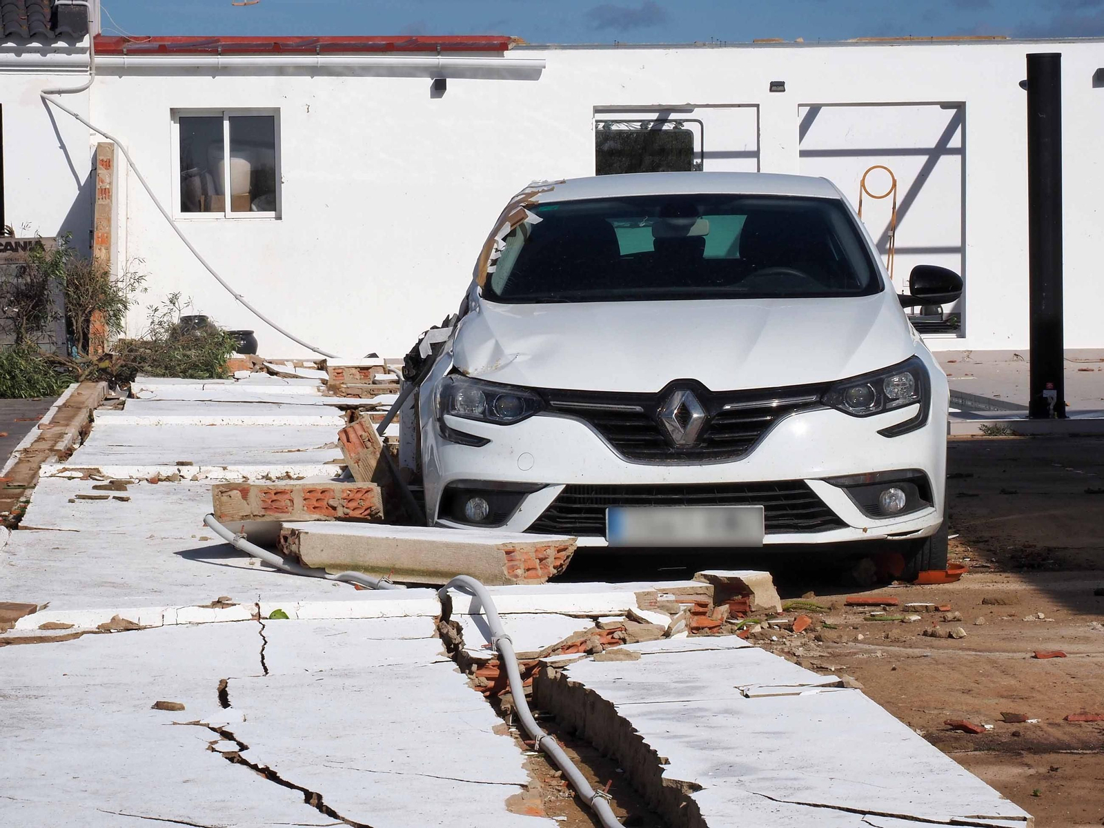 Imágenes de los daños causados por la violenta manga de viento en la provincia de Huelva
