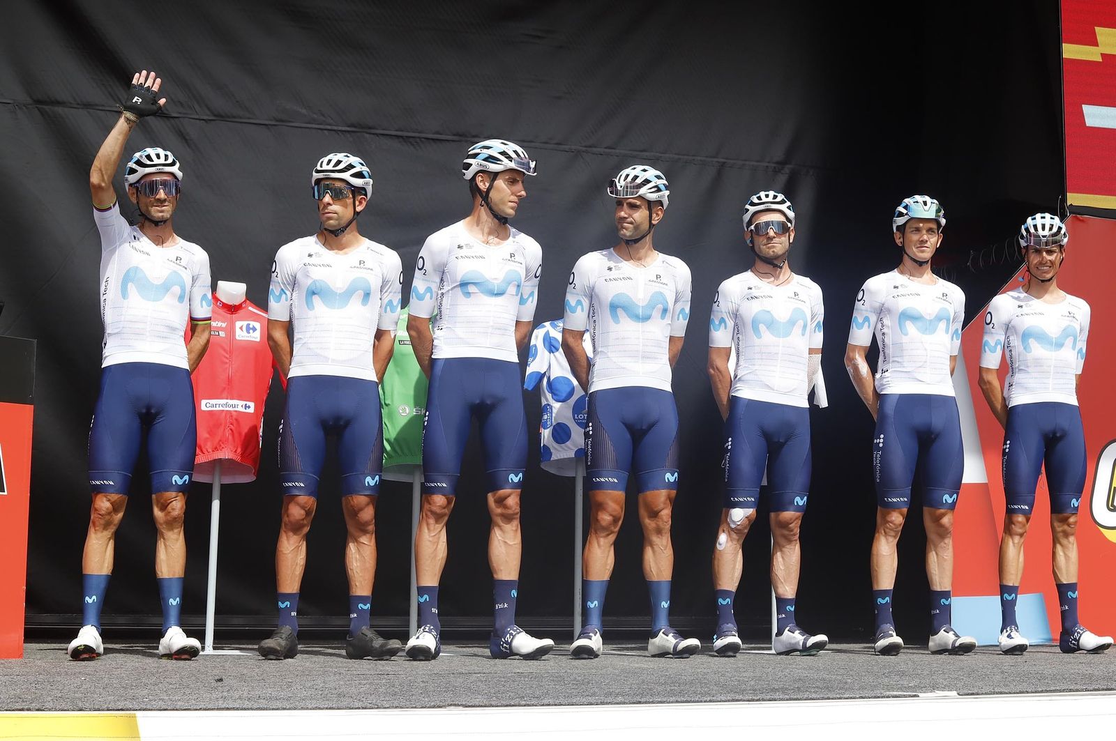 Imágenes de la Vuelta Ciclista a España en su salida desde Aracena en la 17ª etapa