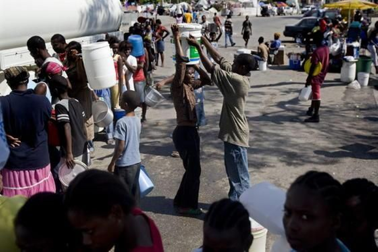 La comunidad internacional se vuelca en la ayuda hacia la población haitiana. / Reportaje Gráfico: EFE