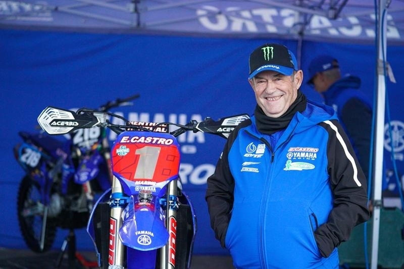 Eduardo Castro es un hombre hecho a sí mismo. A sus 76 años es un referente del motocross e instructor de futuras estrellas sobre las dos ruedas.