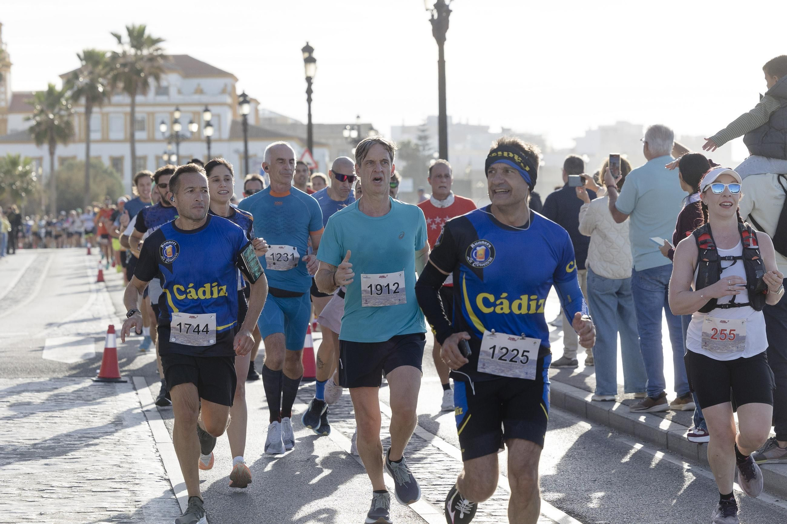 Búscate en las imágenes de la "II Media Maratón Ciudad de Cádiz"