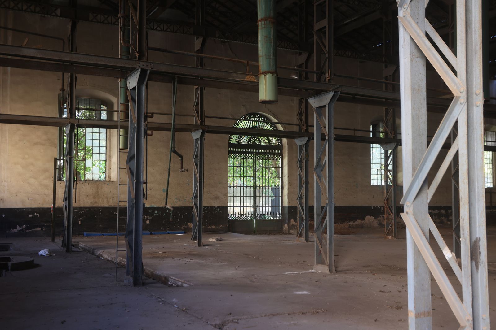 Carolina España visita la antigua fábrica de Artillería