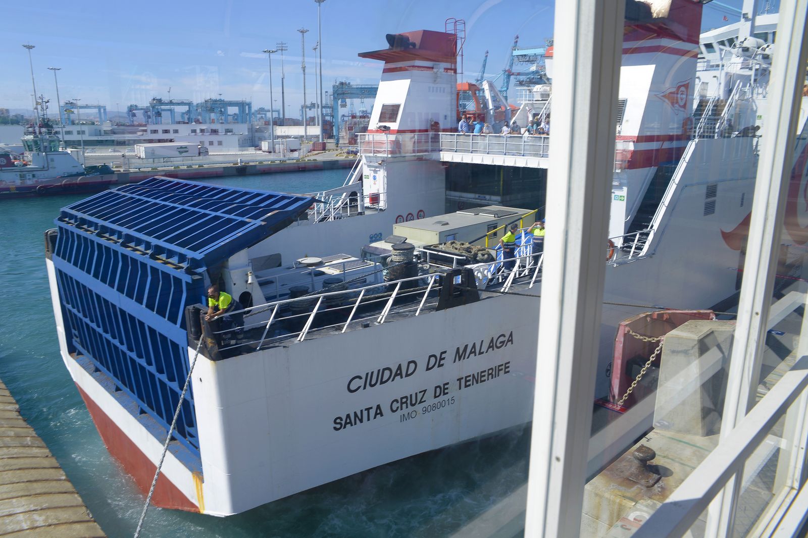 Fotos del atraque del buque Ciudad de Malaga