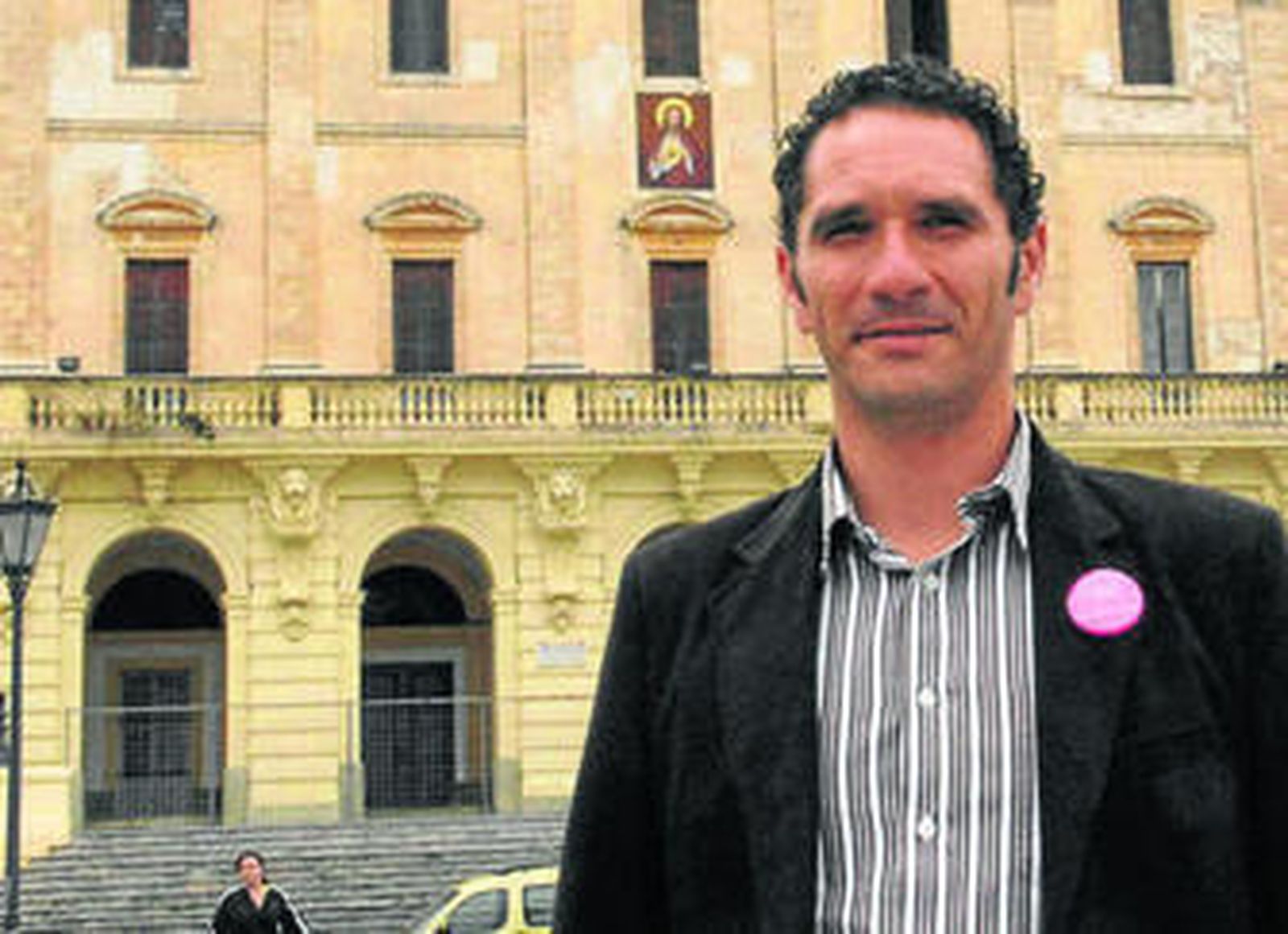 José Ángel Expósito, junto al Ayuntamiento.