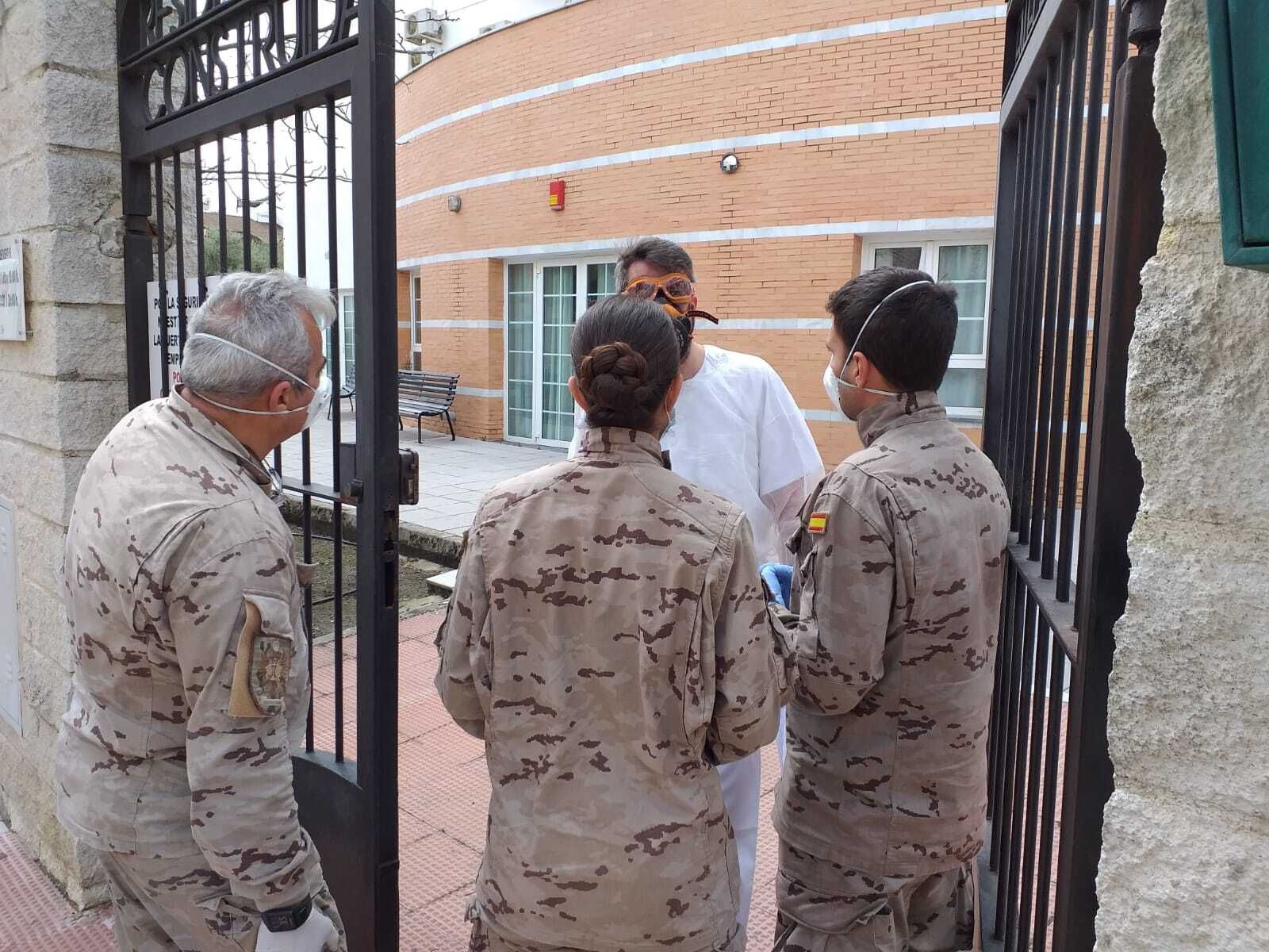 Efectivos de la Infantería de Marina en la residencia de Alcalá del Valle