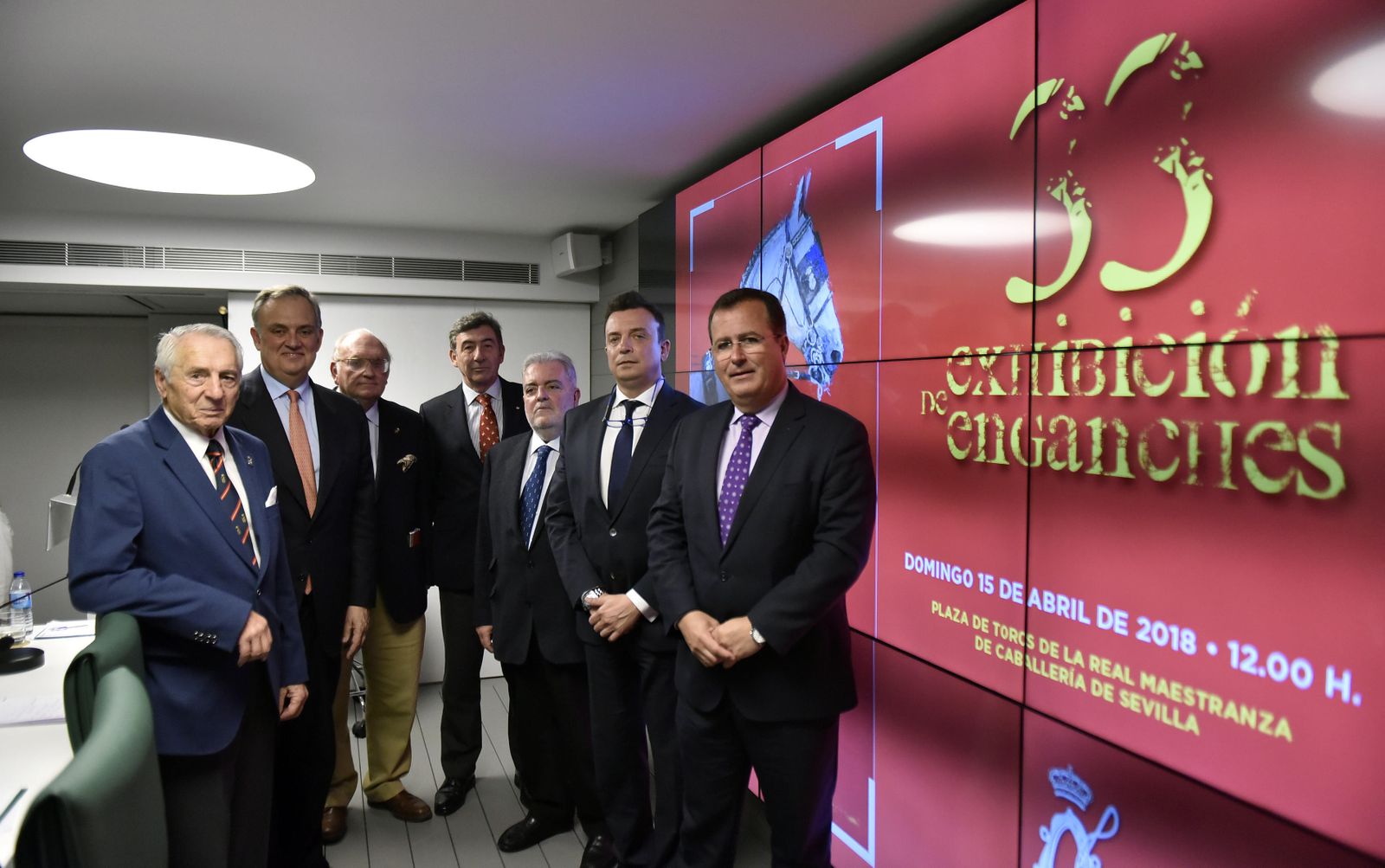 Luis Torres (RCEA); Eduardo González Viedma, cónsul honorario de México; Ramón Moreno de los Ríos (RCEA); Santiago de León y Domecq, teniente hermano mayor de la Real Maestranza; Jesús Contreras (RCEA), Emilio Ponce (Fundación Caja Rural) y Juan Carlos Cabrera (Ayuntamiento de Sevilla).