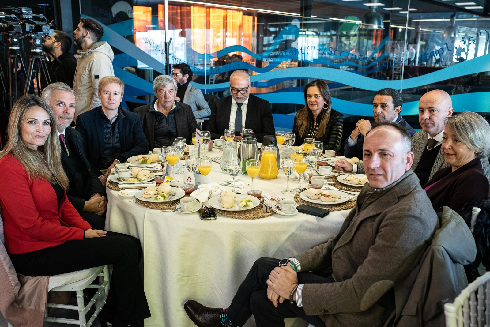 Imágenes de los invitados a la conferencia y desayuno-coloquio con Antonio Sanz en el Foro Joly Andalucía