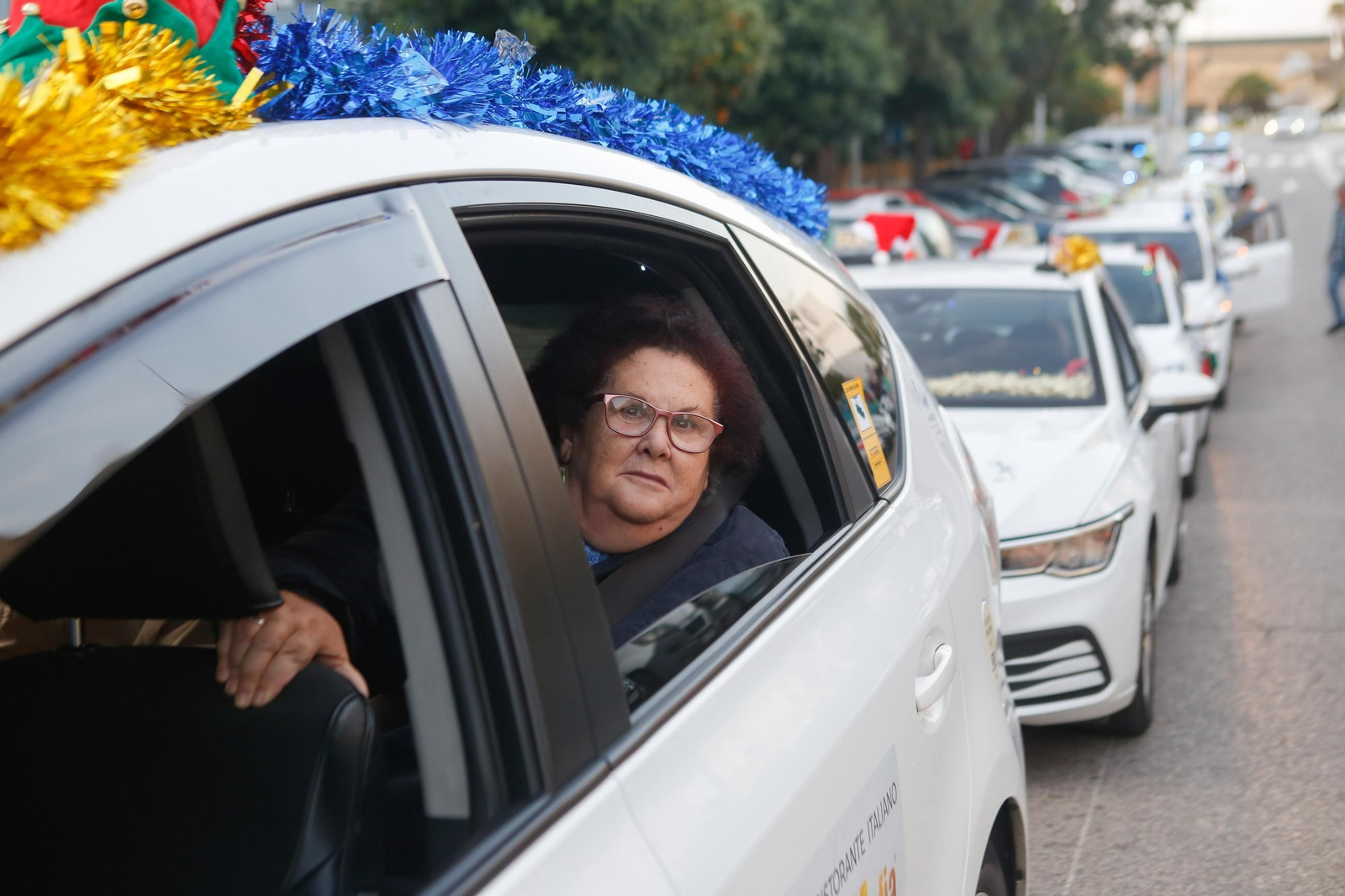 Las fotos del paseo en taxi al alumbrado de Navidad de Algeciras para los mayores