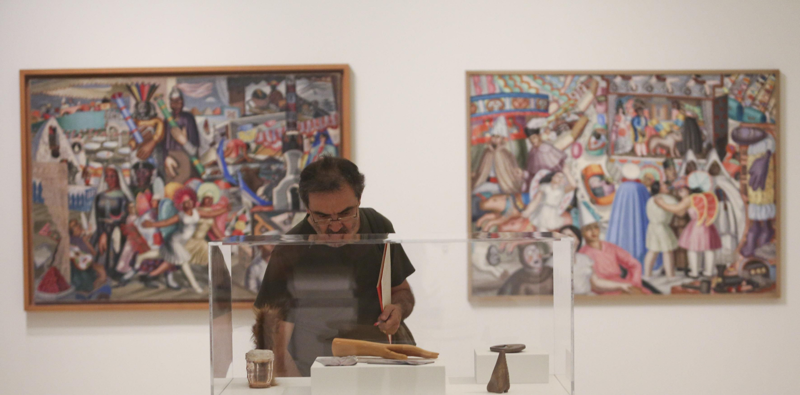 1. Pintura y escultura conviven en esta muestra de la que es comisaria Mª Dolores Jiménez-Blanco Carrillo de Albornoz. 2. La exposición permanecerá abierta hasta septiembre y hasta ahora ha tenido gran éxito de público. 3. Una de las salas de la muestra que agrupa la obra de artitas muy significativos.