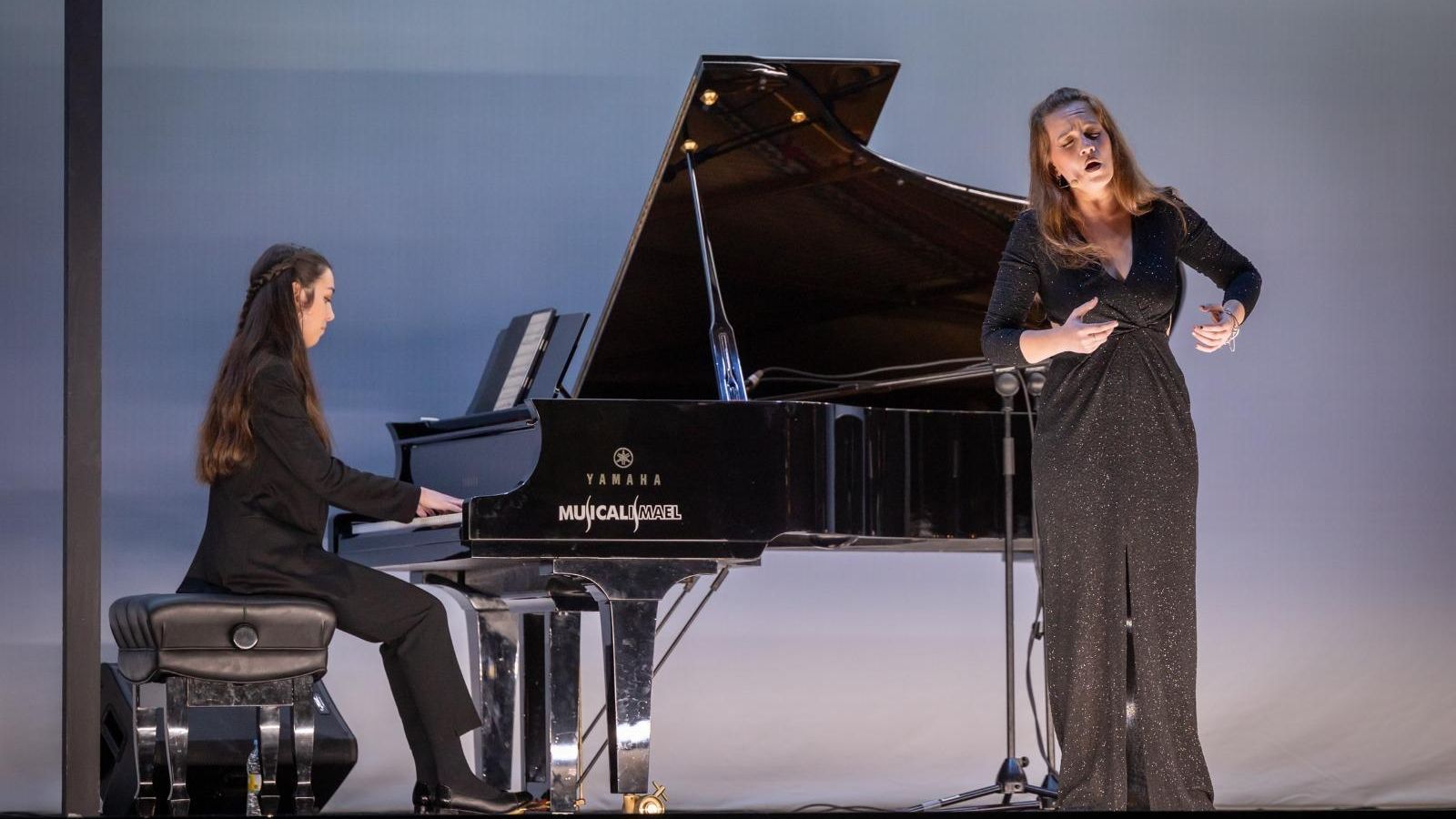 Belén Castillo y Rosa Gomariz. Belén Castillo y Rosa Gomariz.