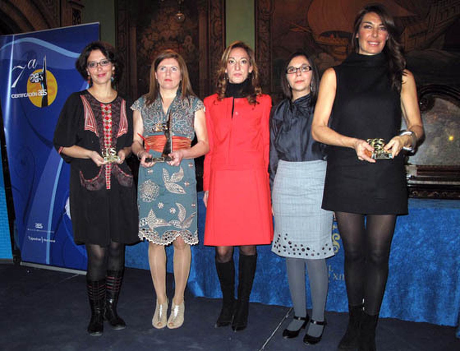 Lucía Cobos (Edere Comunicaciones), Dolores Rodríguez (Donapipo); Susana López, presidenta de la Asociación de Empresarias de Sevilla; Nuria Lupiáñez (Edere) y la ex miss España Raquel Revuelta (Doble Erre).  Foto: Victoria Ramírez