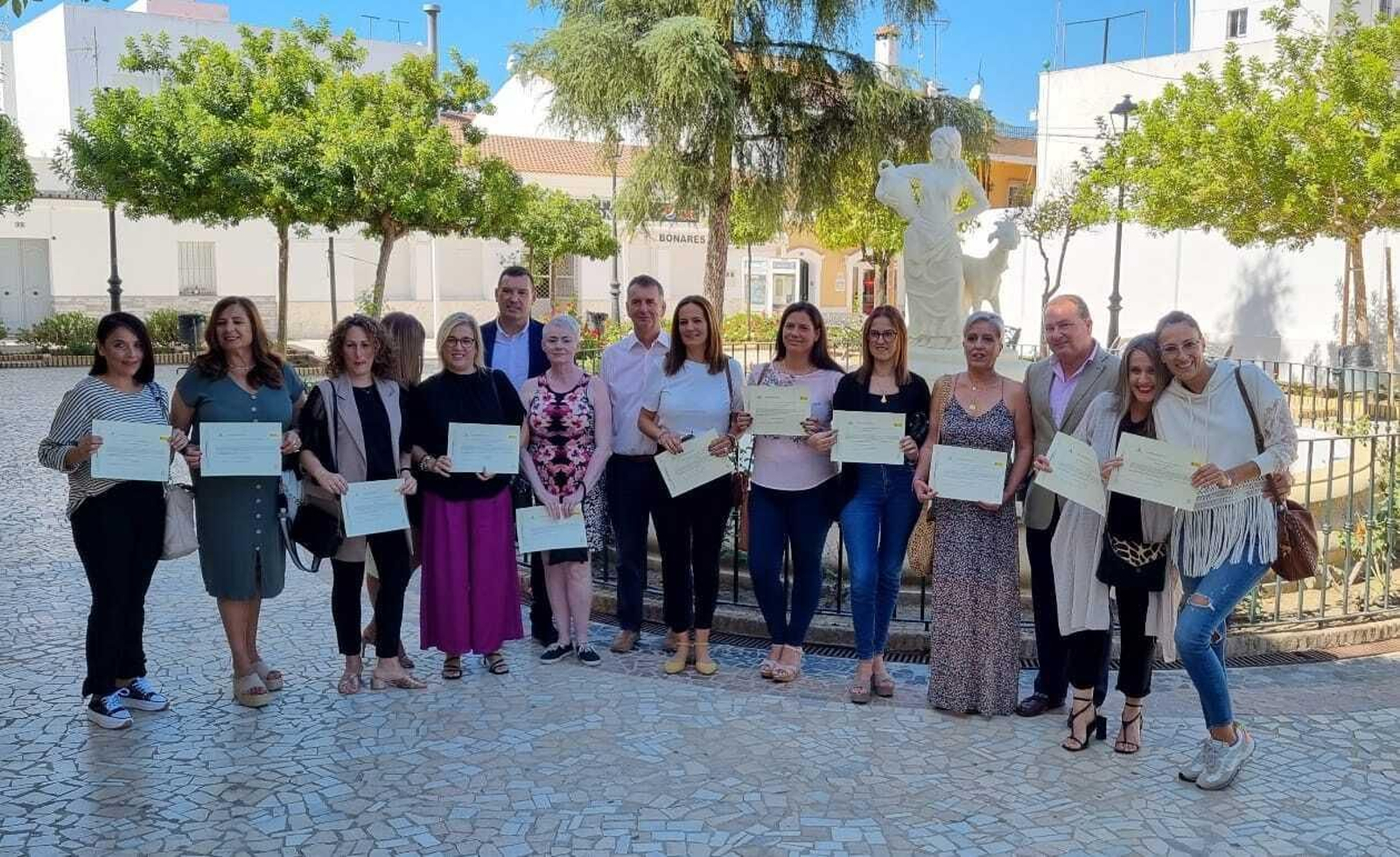 Las alumnas tras la entrega de los diplomas.