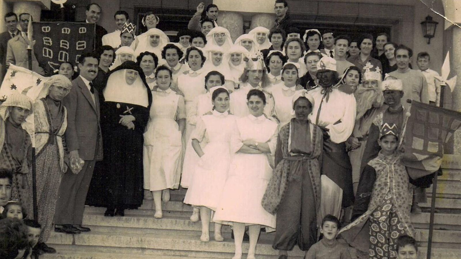 Los Reyes Magos en una visita al hospital Manuel Lois.