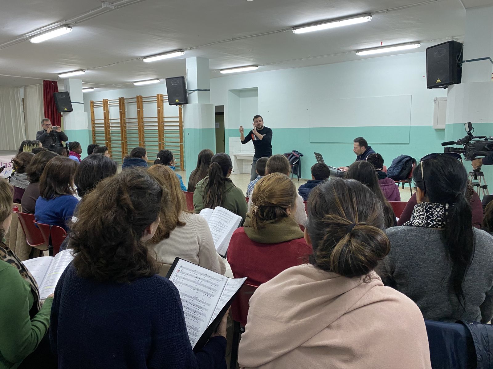 Ensayo del Coro Meridianos para su Concierto de Navidad.