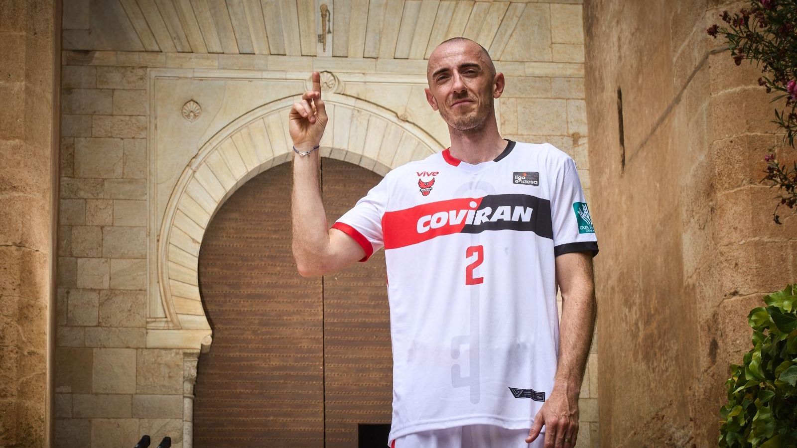 Segunda camiseta del equipo granadino