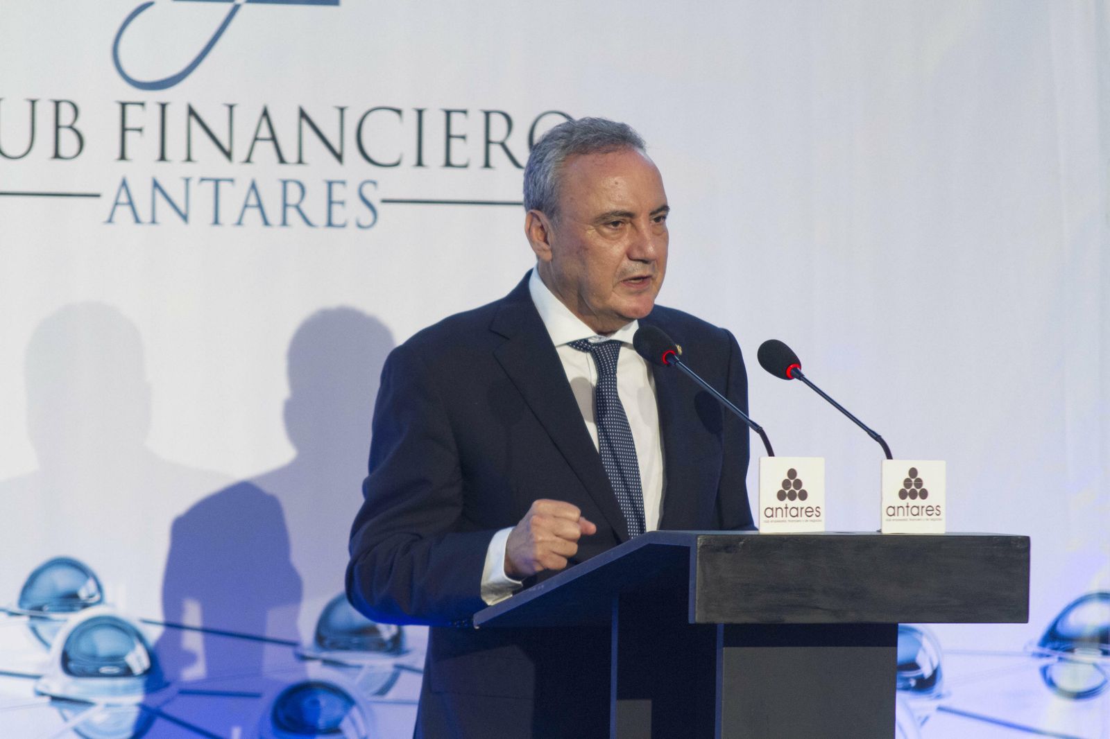 El presidente del Grupo Cosentino, Francisco  Martínez -Cosentino.