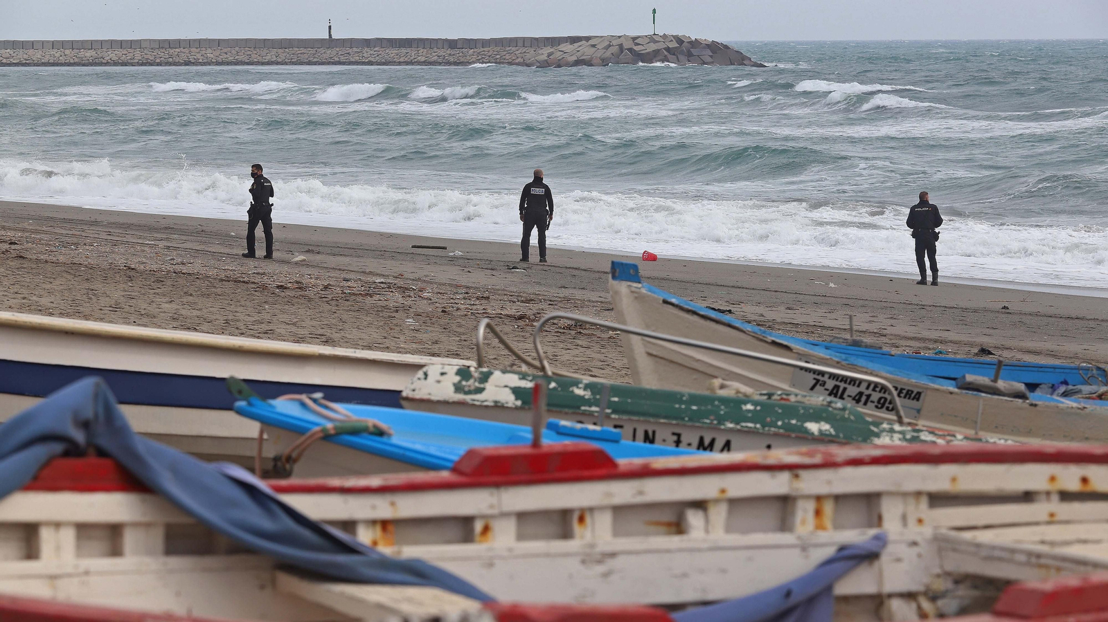 Busqueda de fardos de hachís en La Línea